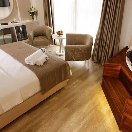 切什梅卡尔农酒店 2*